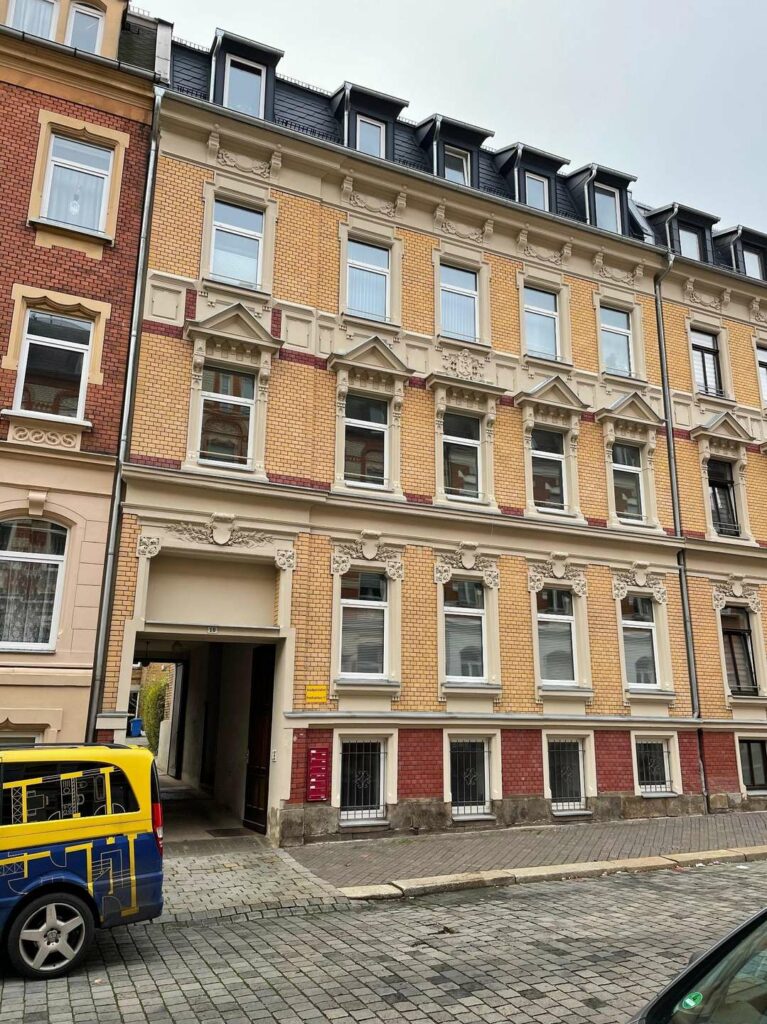 Plauen - 2-Raum hell und gut geschnitten, Einbauküche, großer Balkon nach Süden, Stellpl. im Hof möglich